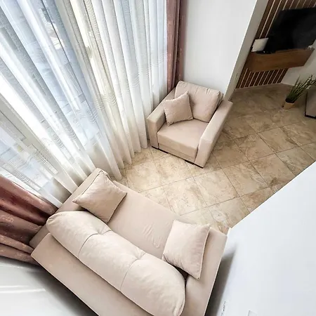Delight 808 Golem (Tirana)